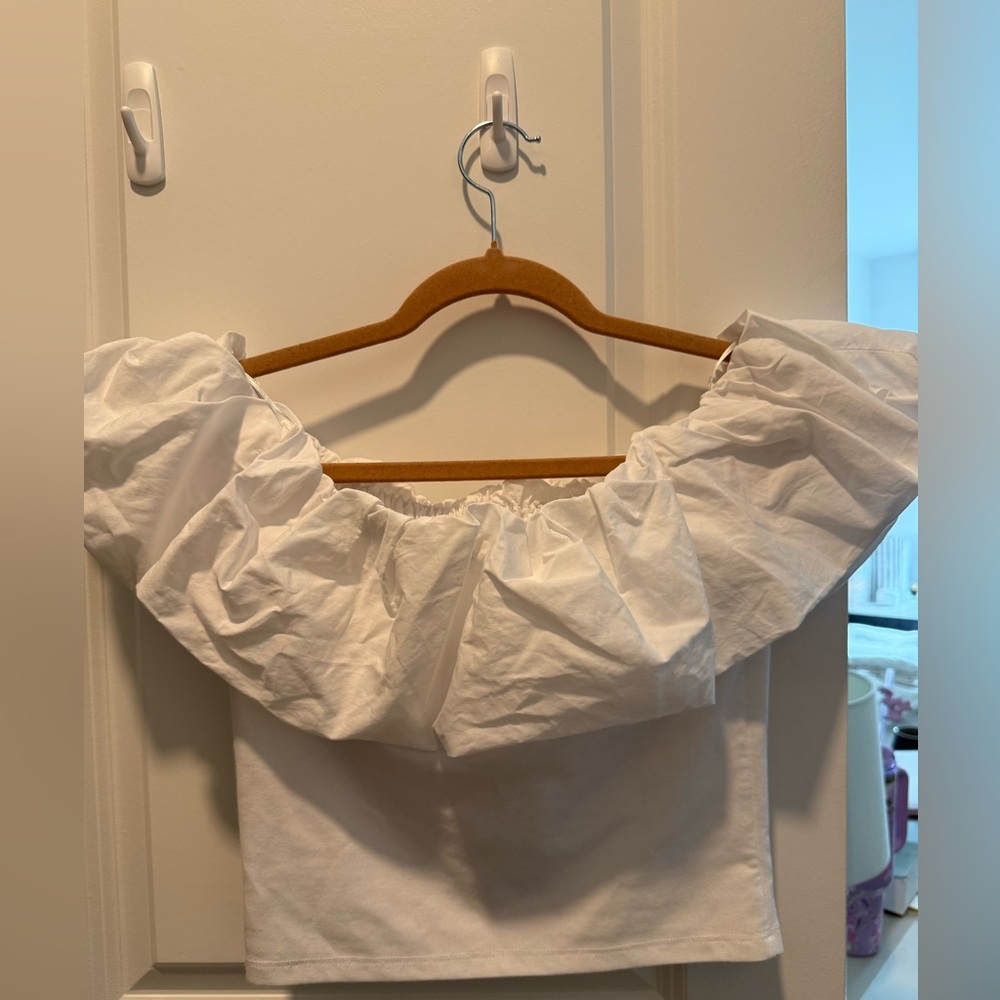 NWT!  Zara , Off-Shoulder Ruffle Top size medium - Picture 2 of 4